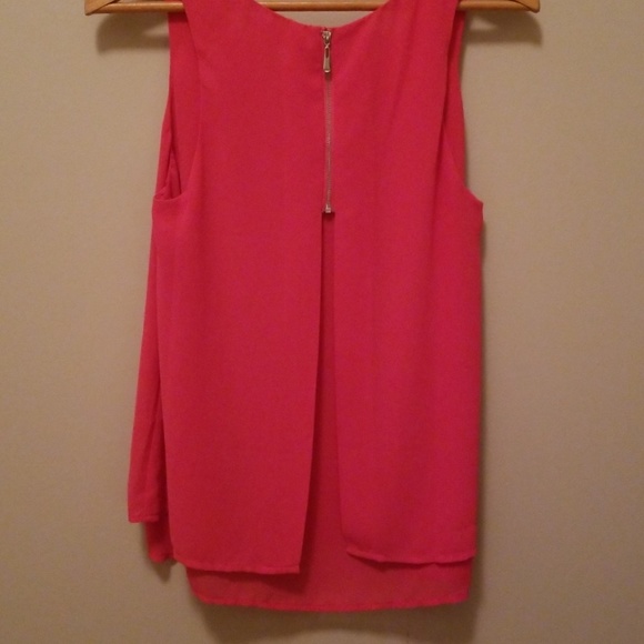 Norah?  hot pink tank, size medium - Picture 3 of 3